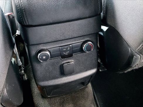 Used 2016 Ford Explorer XLT w/ Equipment Group 201A AWD/4WD image 17