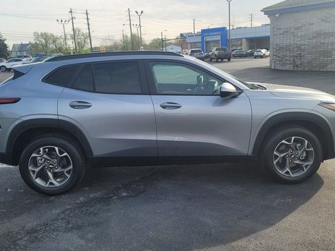 Used 2026 Chevrolet Trax LT FWD image 14