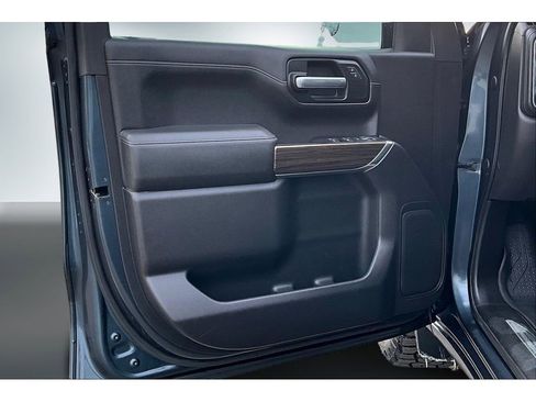 Used 2019 Chevrolet Silverado 1500 RST image 17