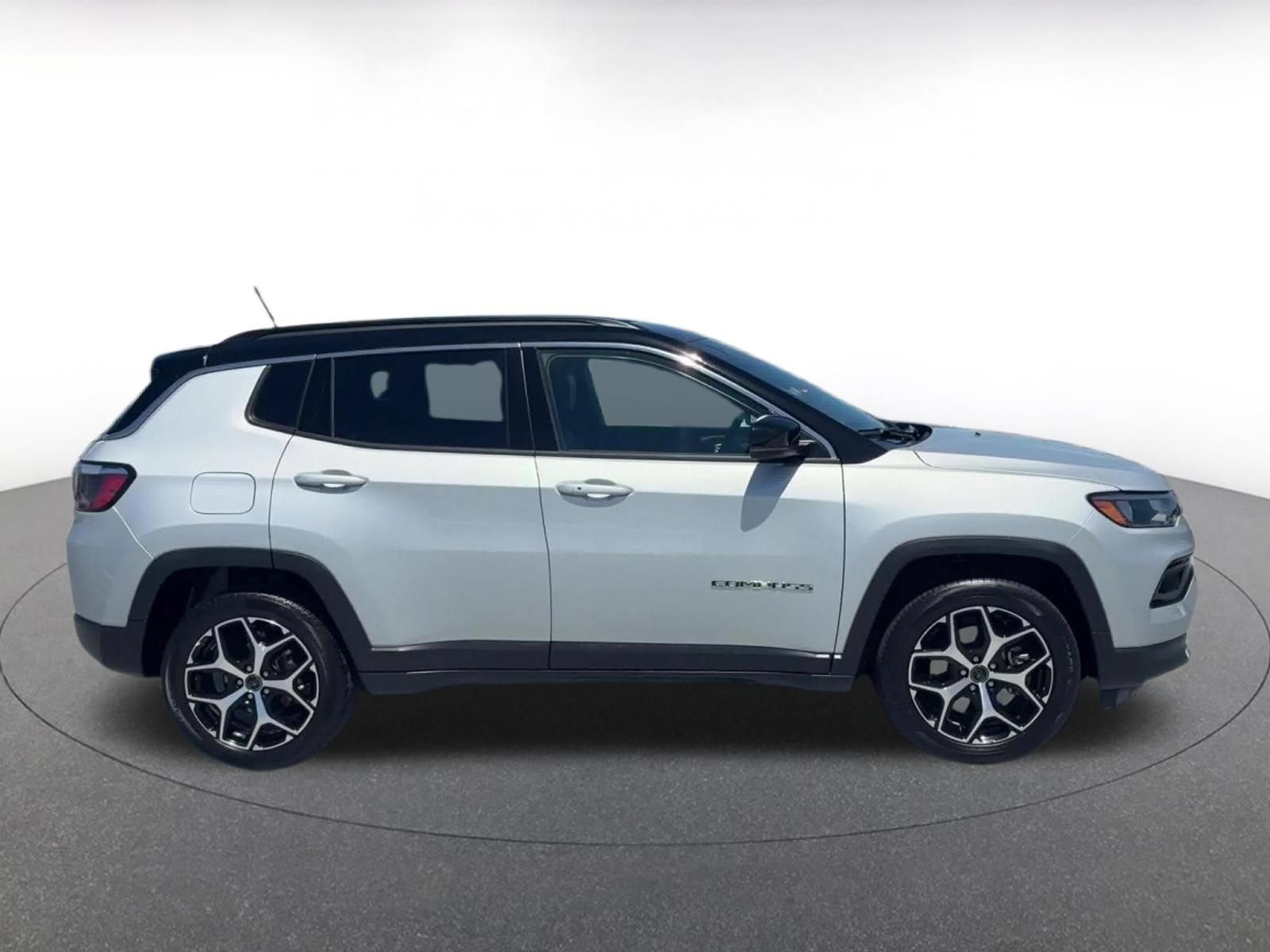 Used 2025 Jeep Compass Limited AWD/4WD image 15