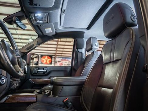 Used 2022 Chevrolet Silverado 2500 High Country w/ Technology Package image 12