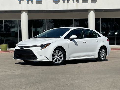 Used 2024 Toyota Corolla LE image 2