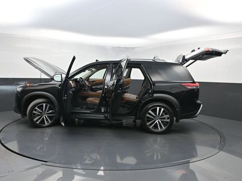 Used 2025 Nissan Pathfinder Platinum w/ Cargo Package FWD image 42