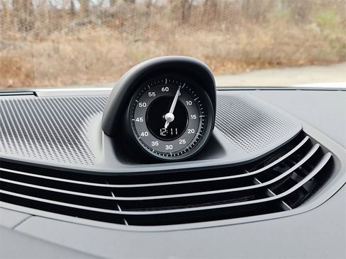 Certified 2025 Porsche Taycan image 18