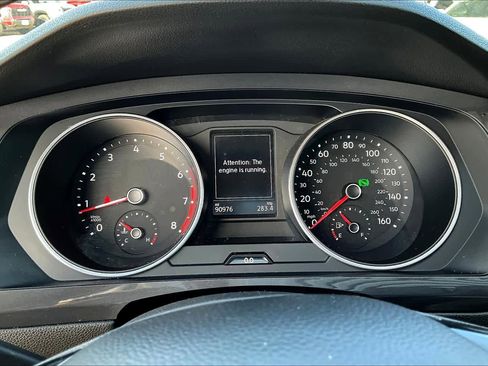 Used 2021 Volkswagen Tiguan SE image 27