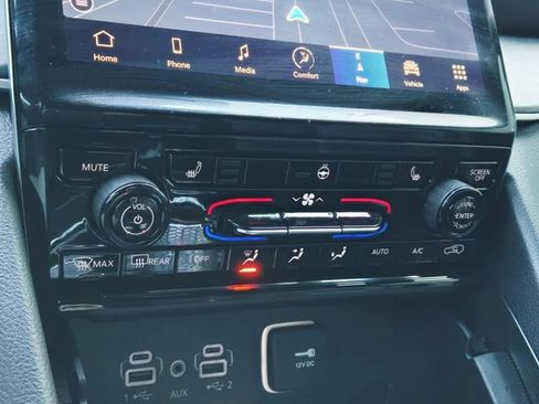 Used 2024 Jeep Grand Cherokee Limited w/ Black Appearance Package image 23