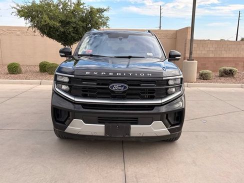 Used 2025 Ford Expedition Platinum AWD/4WD image 4