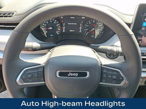 Used 2025 Jeep Compass Limited AWD/4WD image 4
