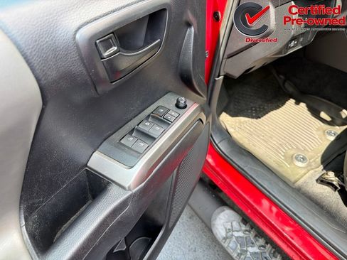 Used 2021 Toyota Tacoma SR5 RWD image 38