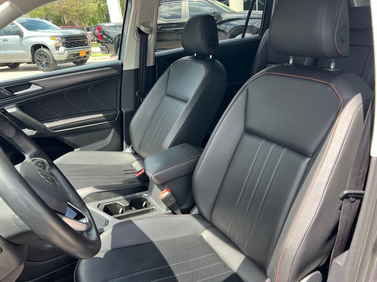 Used 2024 Volkswagen Tiguan SE FWD image 10