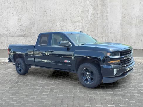Used 2017 Chevrolet Silverado 1500 LT w/ Midnight Edition AWD/4WD image 2