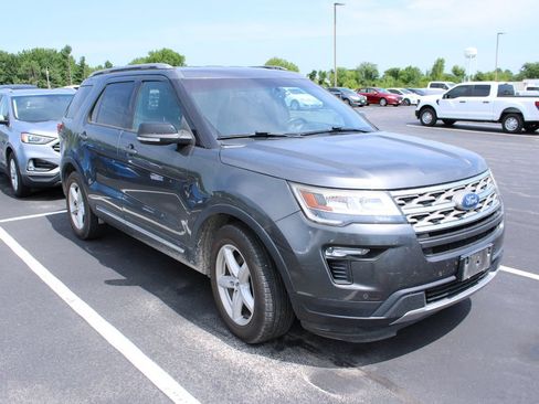 Used 2018 Ford Explorer XLT w/ Equipment Group 202A FWD image 3