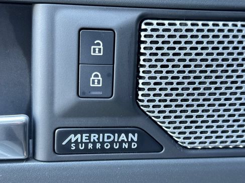 Used 2023 Land Rover Defender 130 X-Dynamic SE AWD/4WD image 21