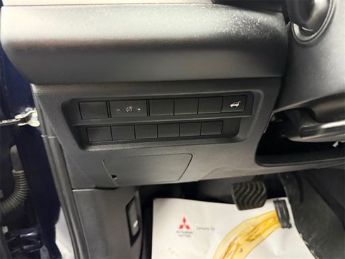 Used 2022 Mitsubishi Outlander SE image 29