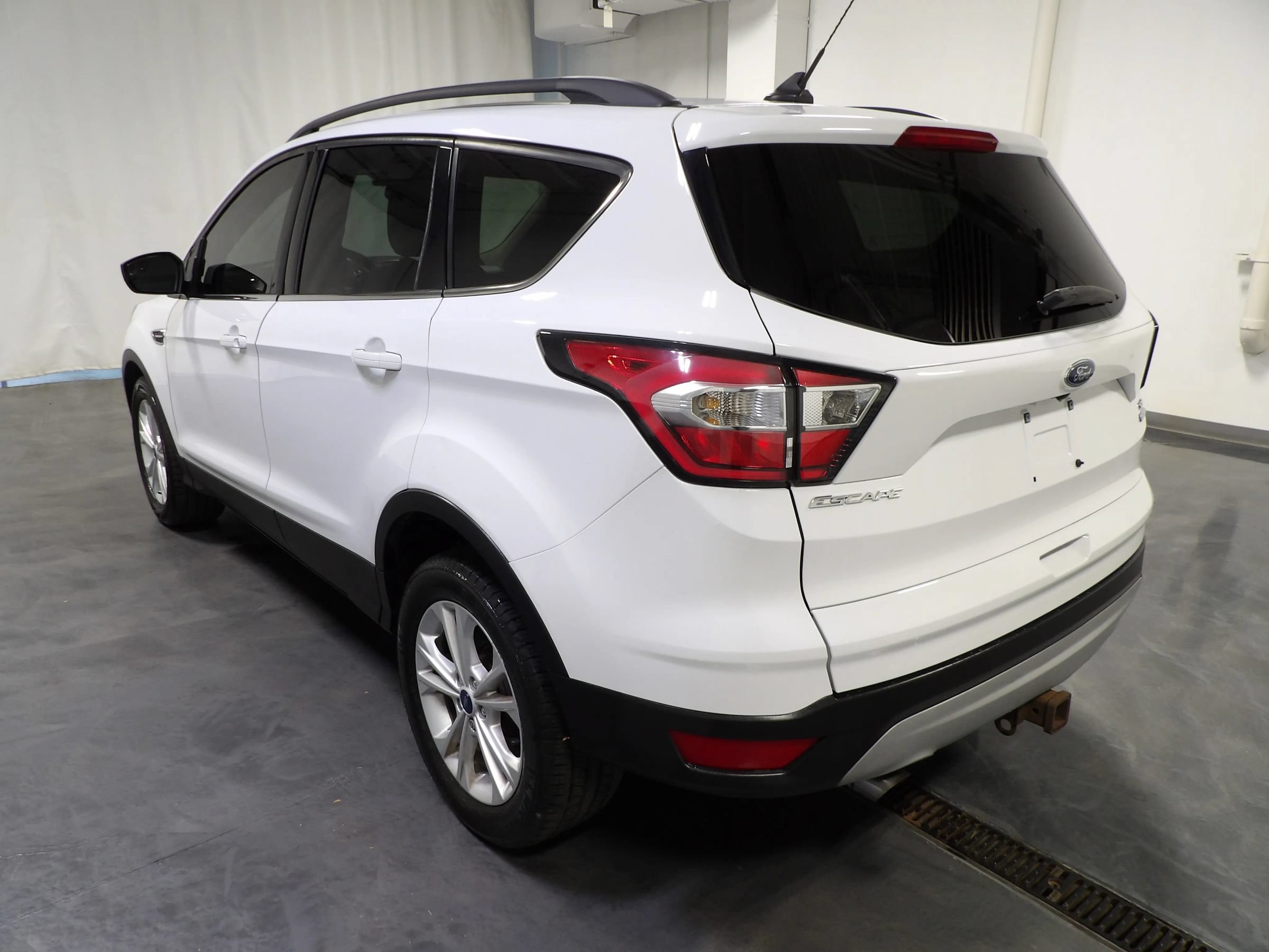 Used 2018 Ford Escape SE w/ SE Sync 3 Package FWD image 6