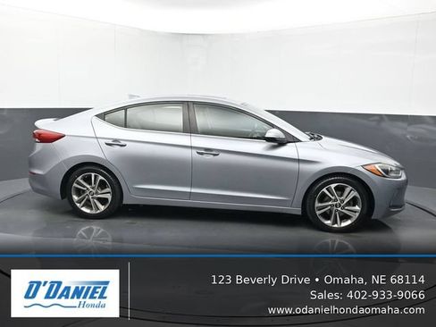 Used 2017 Hyundai Elantra Limited w/ Limited Ultimate Package 09 FWD image 7