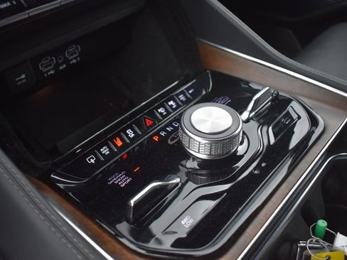 Used 2023 Jeep Grand Wagoneer 4WD image 31
