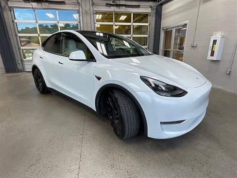 Used 2022 Tesla Model Y Performance AWD/4WD image 7