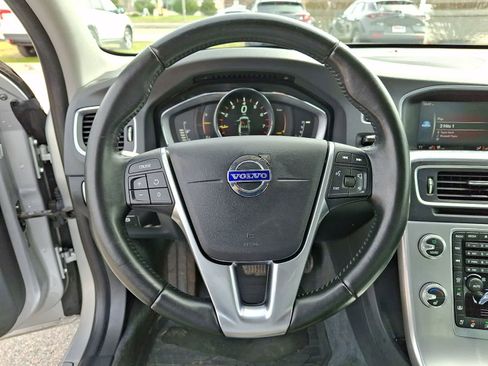 Used 2018 Volvo S60 T5 Inscription image 21