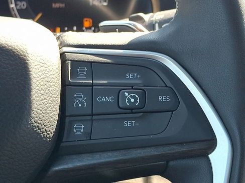 Used 2024 Jeep Grand Cherokee L Limited w/ Luxury Tech Group II AWD/4WD image 23
