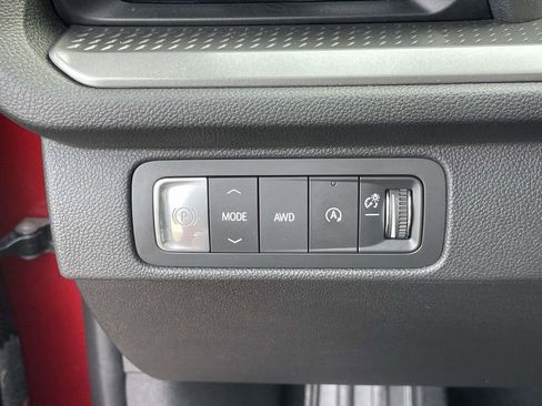 Used 2024 Chevrolet Traverse LT image 19