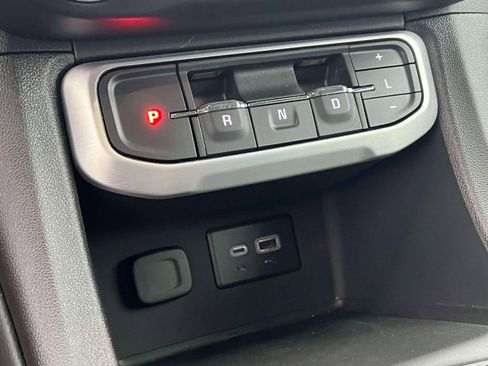 Used 2023 GMC Acadia SLE w/ Driver Convenience Package image 28