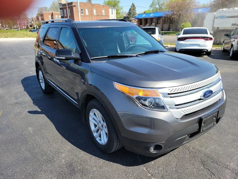 Used 2015 Ford Explorer XLT w/ Equipment Group 202A FWD image 3