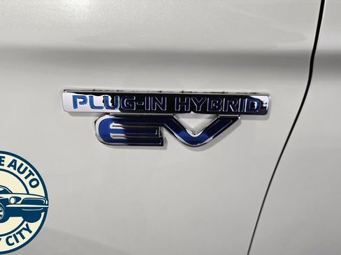 Used 2018 Mitsubishi Outlander SEL image 26