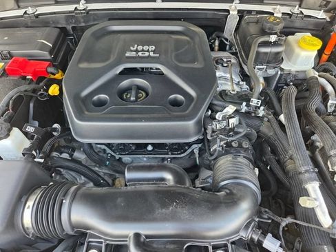 Used 2022 Jeep Wrangler Unlimited Sahara AWD/4WD image 29