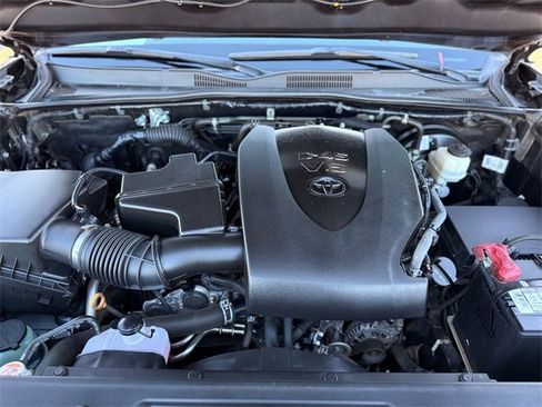 Used 2021 Toyota Tacoma Limited image 23