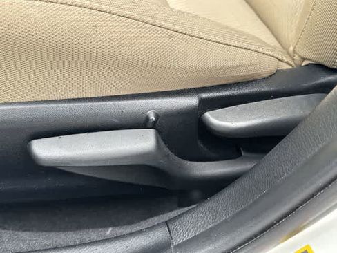 Used 2015 Toyota Corolla LE FWD image 15