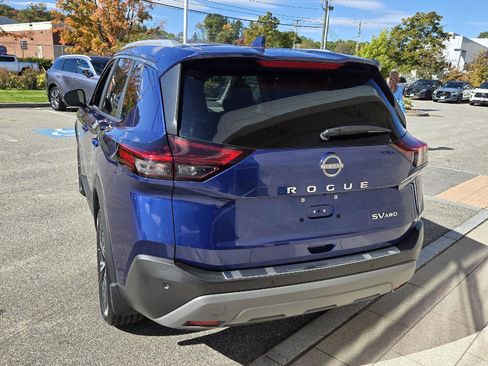 Used 2023 Nissan Rogue SV w/ SV Premium Package image 14