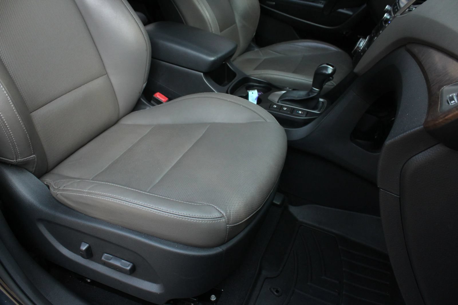 Used 2017 Hyundai Santa Fe Limited AWD/4WD image 30