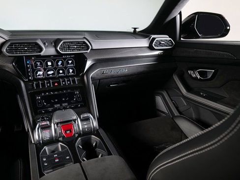 Used 2022 Lamborghini Urus image 19