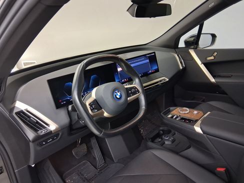 Used 2024 BMW iX xDrive50 w/ Luxury Package AWD/4WD image 2