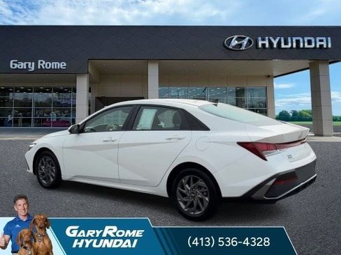 Certified 2024 Hyundai Elantra SEL FWD image 6