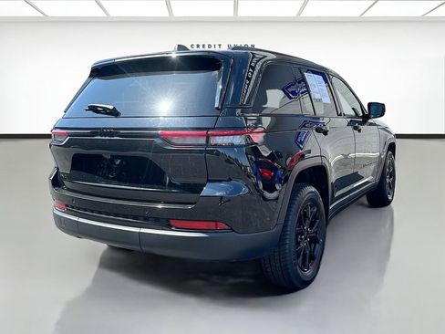 Used 2024 Jeep Grand Cherokee Altitude AWD/4WD image 6