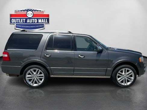 Used 2017 Ford Expedition Platinum RWD image 2
