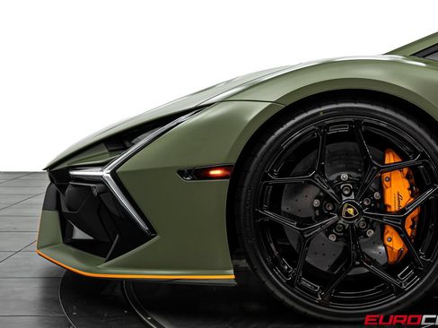 Used 2025 Lamborghini Revuelto AWD/4WD image 15