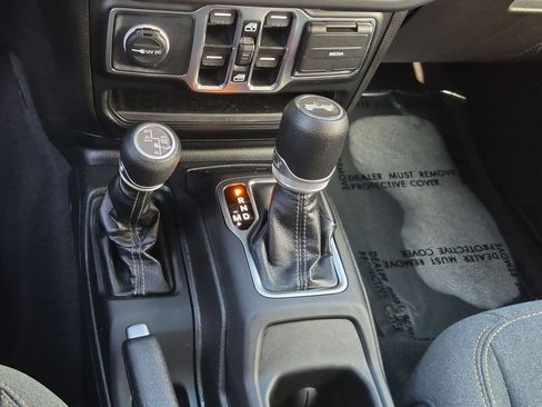 Used 2025 Jeep Wrangler Unlimited Sahara w/ Safety Group AWD/4WD image 25