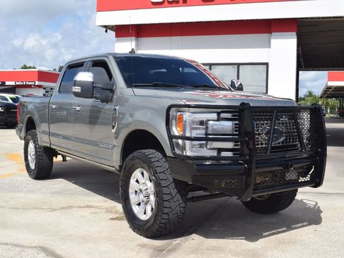 Used 2019 Ford F250 Platinum w/ Platinum Ultimate Package AWD/4WD image 2