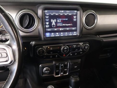 Used 2019 Jeep Wrangler Unlimited Sahara image 5