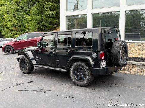 Used 2007 Jeep Wrangler Unlimited X w/ Dual Top Group RWD image 2
