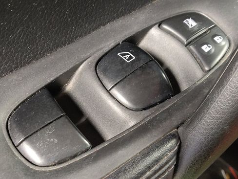 Used 2018 Nissan Rogue Sport S image 27