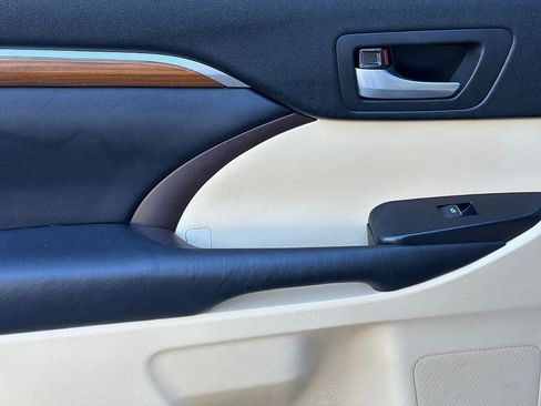 Used 2018 Toyota Highlander Limited FWD image 13