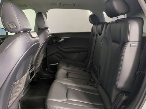 Used 2023 Audi Q7 3.0T Prestige image 16