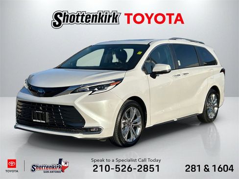 Used 2023 Toyota Sienna Platinum image 1