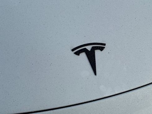 Used 2022 Tesla Model Y Long Range image 12