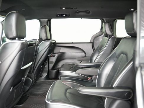 Used 2019 Chrysler Pacifica Limited w/ Advanced Safetytec Group image 38