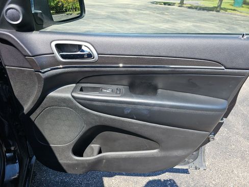 Used 2018 Jeep Grand Cherokee Limited AWD/4WD image 10